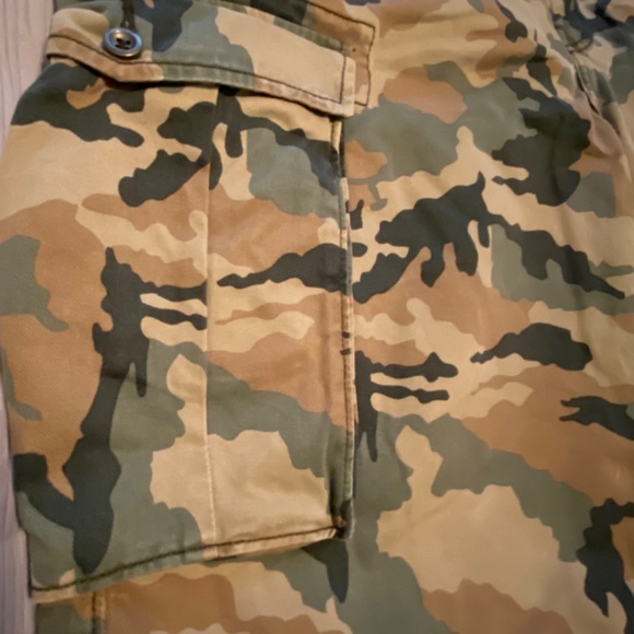 Men’s Levi’s Camouflage Cargo Shorts Size 38 - Picture 3 of 6